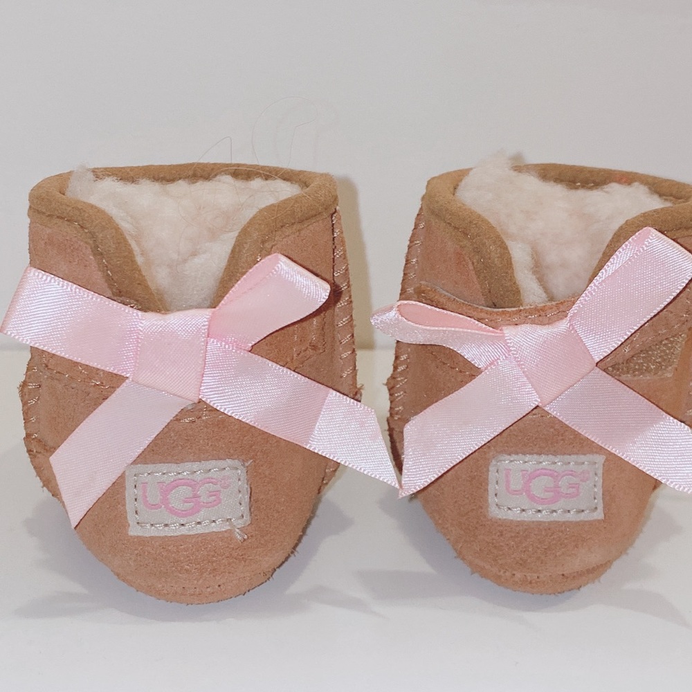 Baby girl ugg boots pink bow